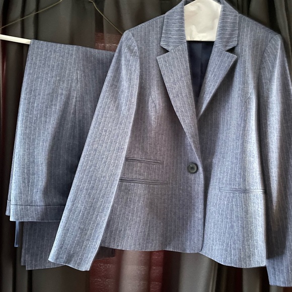 Blue Pinstripes Kasper Separates - Picture 2 of 2